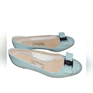 Salvatore Ferragamo  blue Vera patent leather pumps size (6)